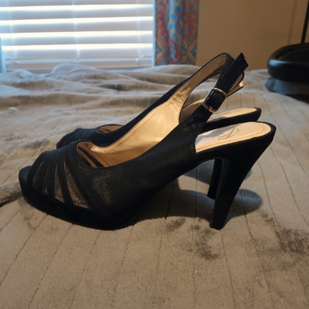 Sold! Women's Black Slingback Peep Toe Beacon Fashion and Fit Size 8.5
